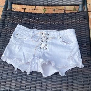 white tie up billabong jean shorts